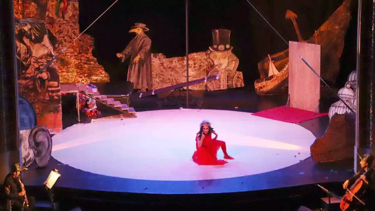 Pla general de la representació de 'Desdémona', d'Alba Sarraute i Les Ofèlies, al teatre Bartrina de Reus en la jornada inaugural del Trapezi 2021