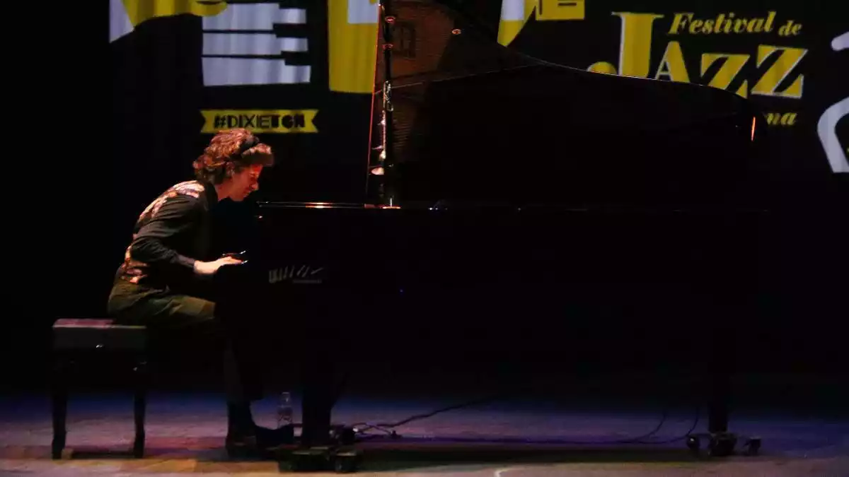 Pla obert del pianista Marco Mezquida durant la seva actuació en la 26a edició del festival 'Dixieland. Festival de jazz de Tarragona’