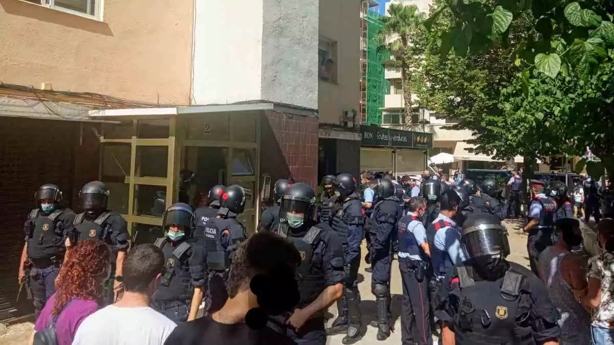 Desplegament policial per un desnonament a Salou