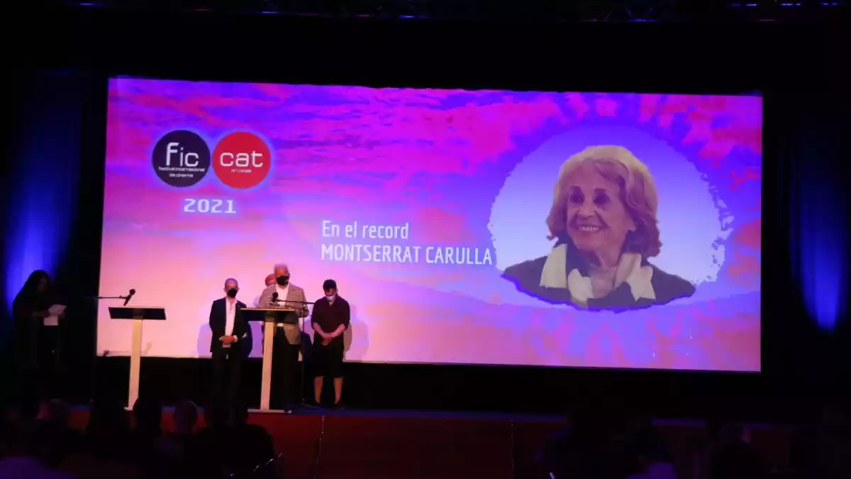 Els familiars de Montserrat Carulla i del director del FIC-CAT, Antonio Barrero, en l’acte inaugural del FIC-CAT