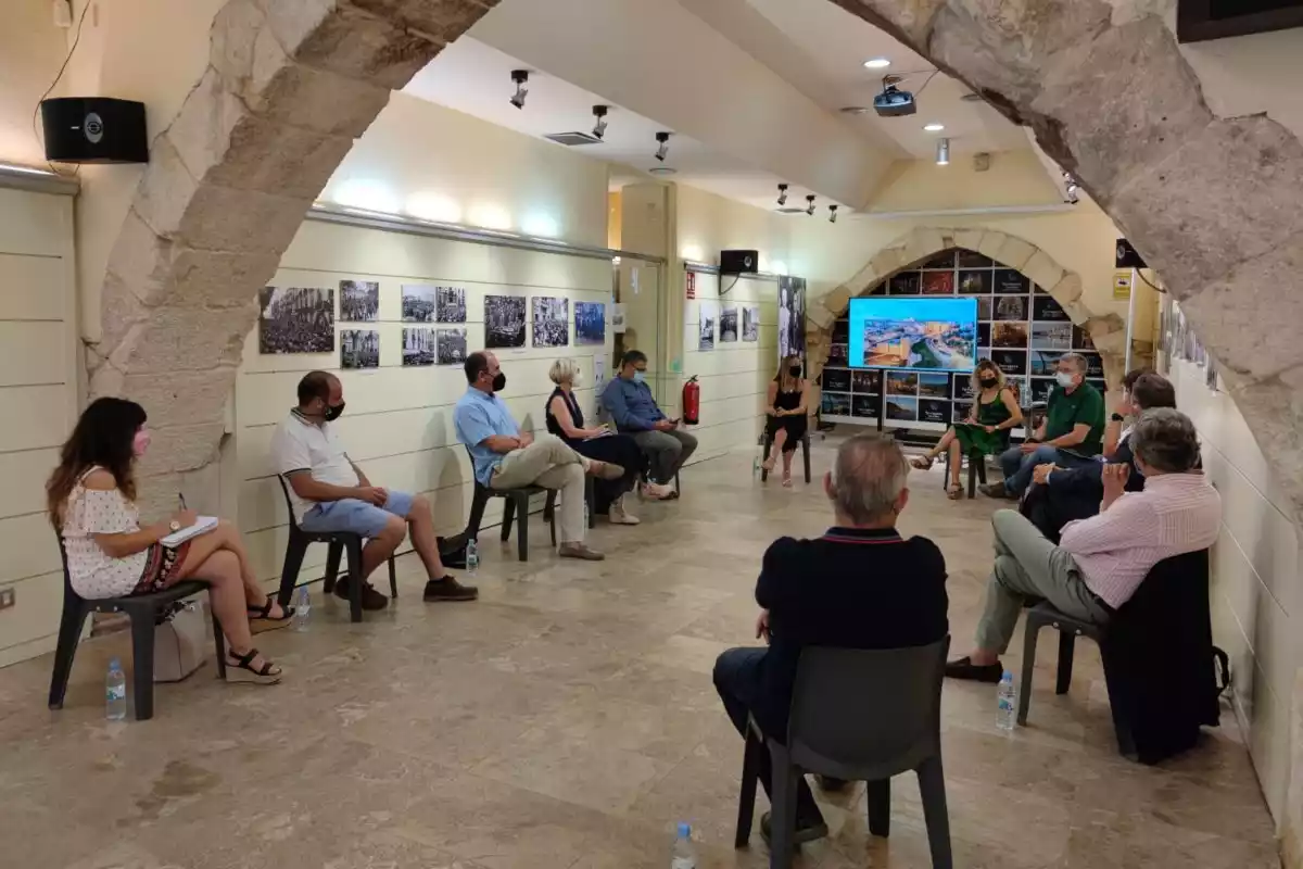 Imatge de la trobada entre Pau Ricomà i els representants del sector turístic de Tarragona