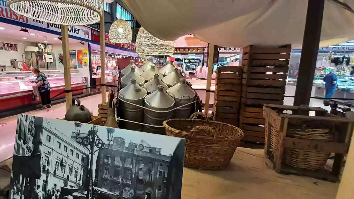 Una exposició dels elements del mercat al Mercadal de Reus