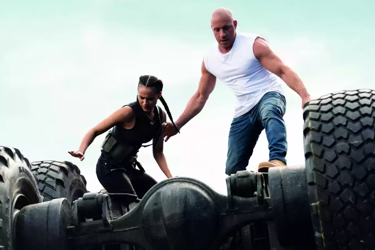 Vin Diesel i Michelle Rodríguez en una imatge de 'Fast Furious 9', sobre les rodes d'un camió