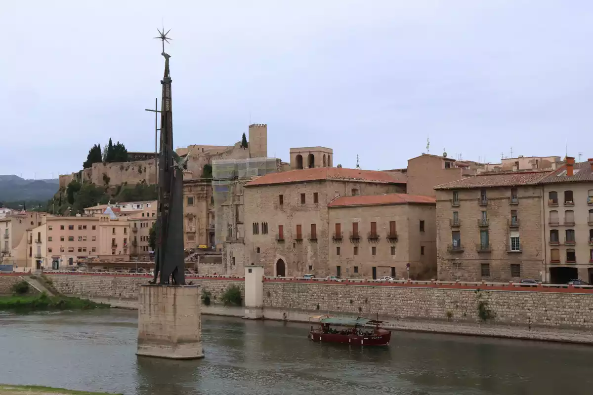 El monument franquista de l'Ebre a Tortosa