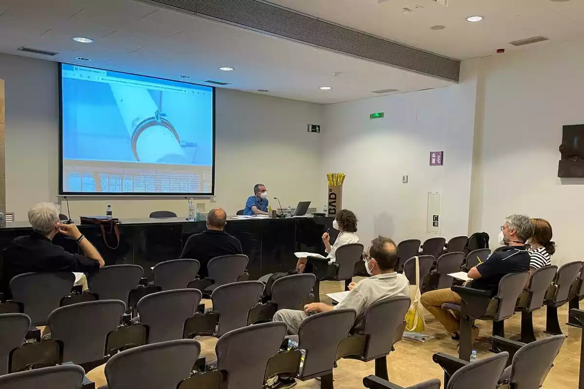 Imatge de la reunió del jurat de la Biennal d'Art de la Diputació de Tarragona