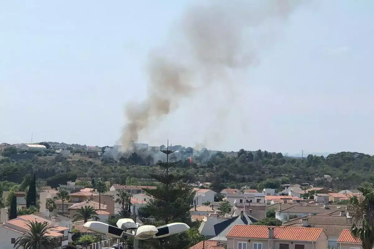Imatge de l'incendi d'aquest dimarts 20 de juliol a Torredembarra