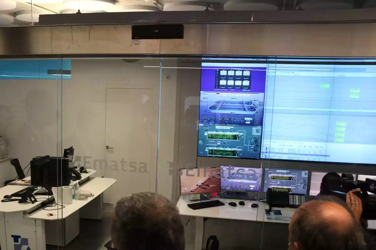 Imatge d'una sala de control a les instal·lacions d'EMATSA