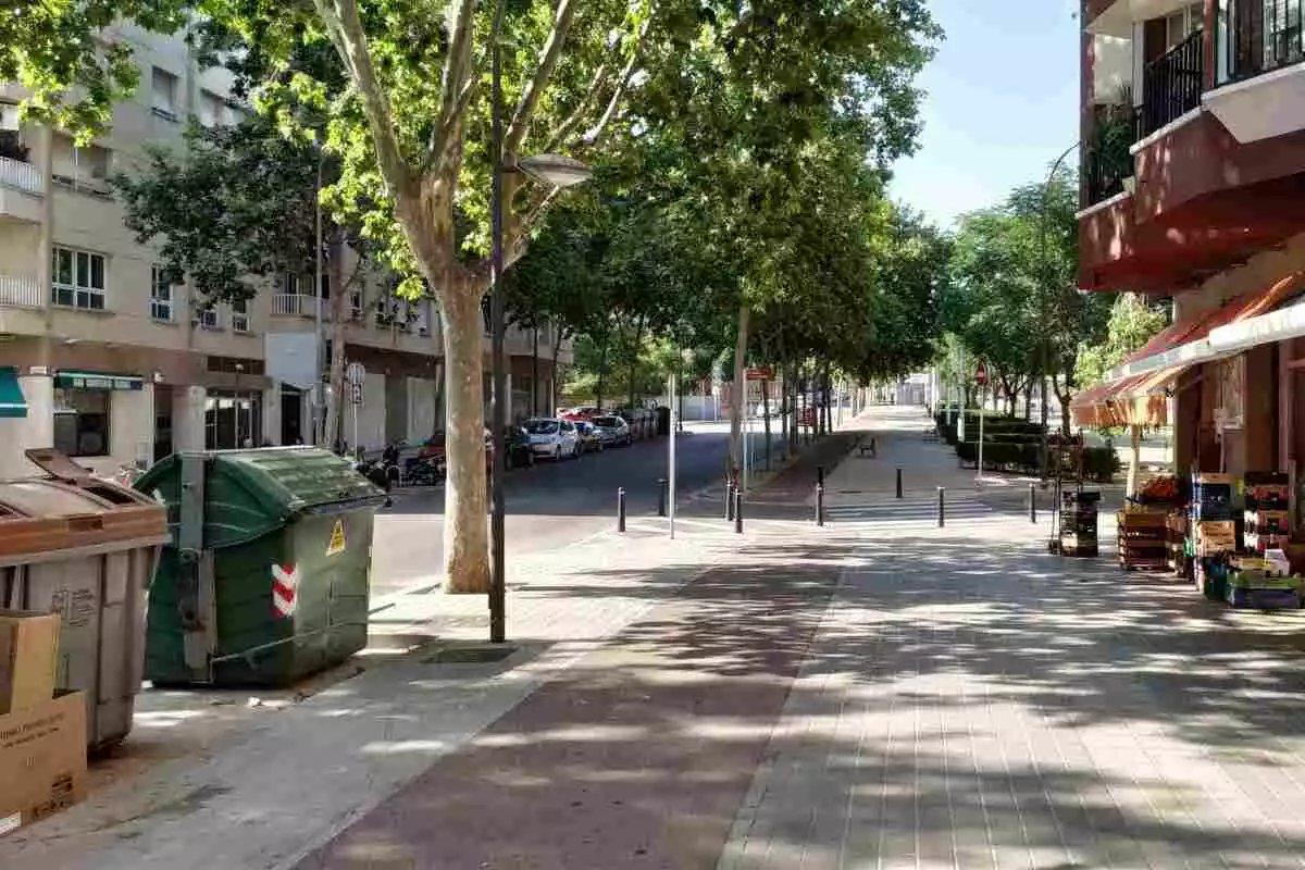 Inici de la carretera de Castellvell vist des de la plaça d'Almoster de Reus