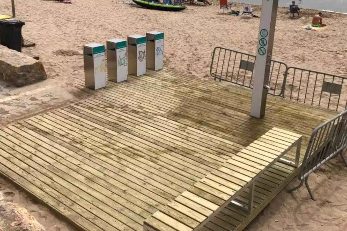 Les plataformes d'accés a les platges de Calafell.