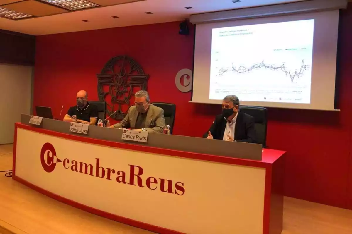 Hildebrand Salvat, Jordi Just i Carles Prats durant la presentació de l'onada del Radar Cambra