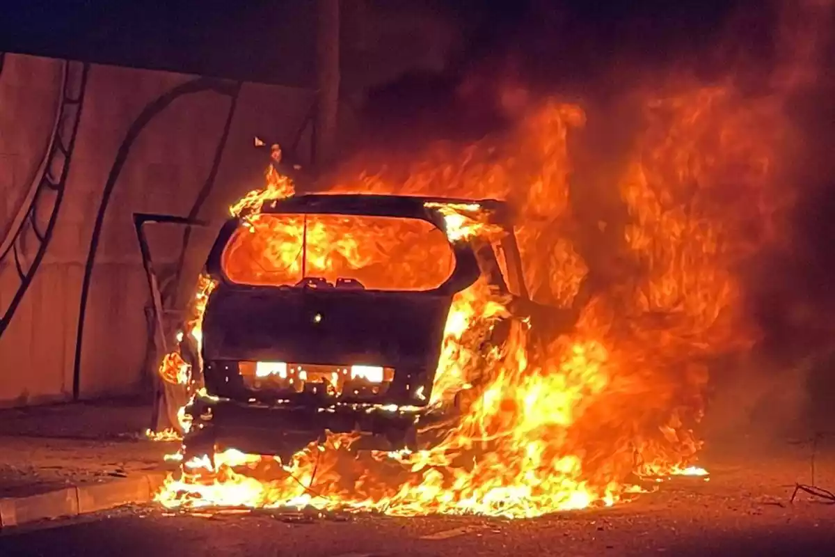 Un cotxe incendiat a Reus