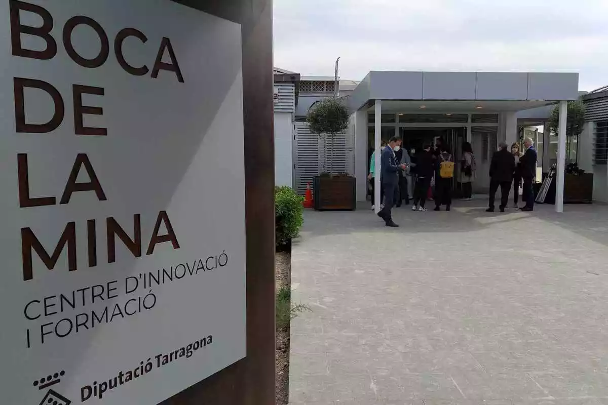 Entrada del centre d'innovació i formació de la Diputació de Tarragona a Reus