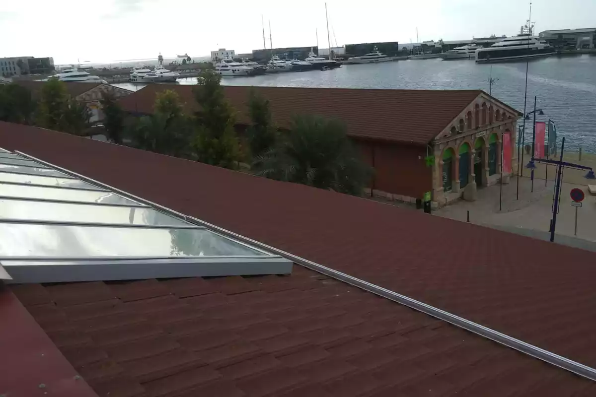 Panells fotovoltaics instal·lats al museu del Port de Tarragona