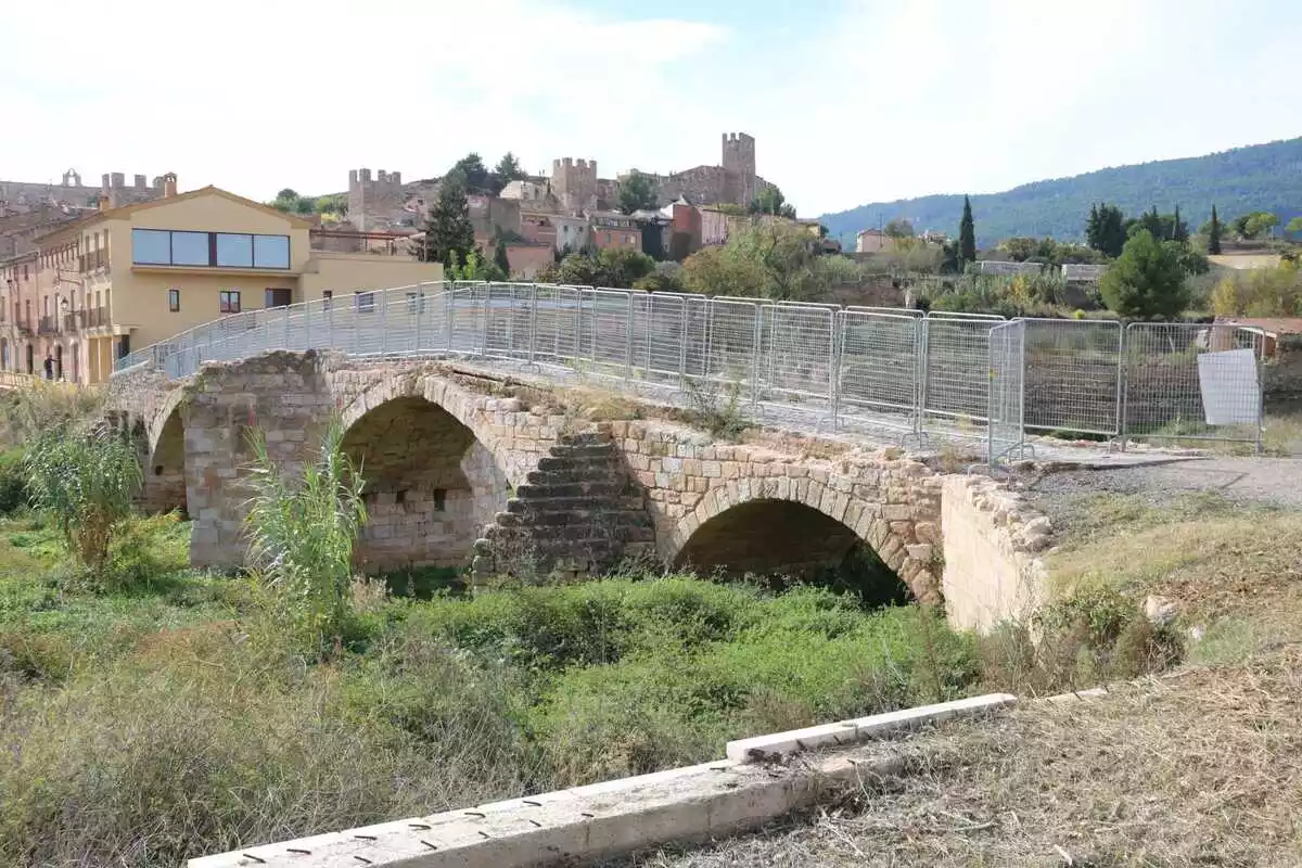 Panoràmica del pont Vell de Montblanc, dos anys després de la riuada