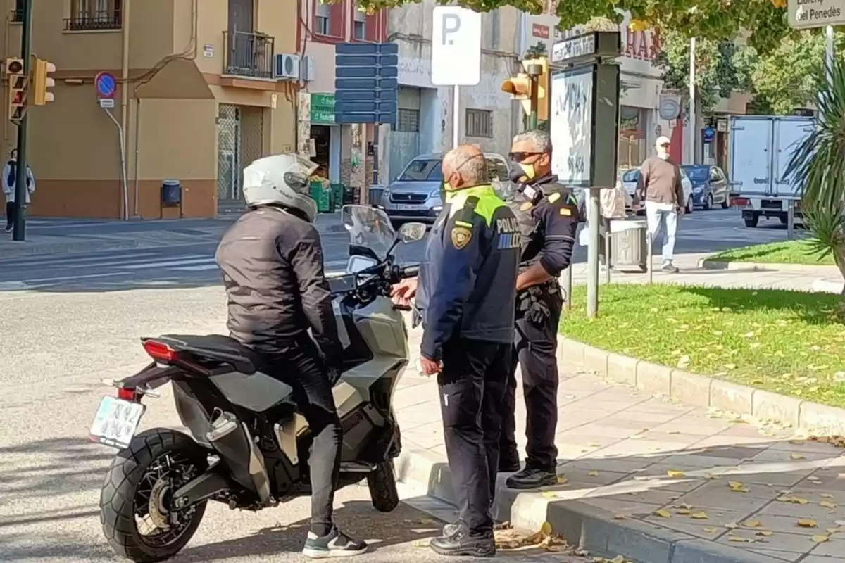 Un control de la policia del Vendrell a la carretera de Valls.