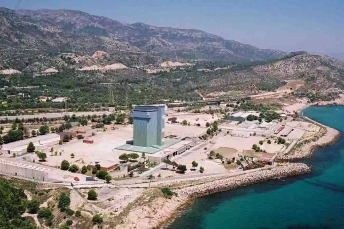 Imatge aèria de la central nuclear de Vandellòs I