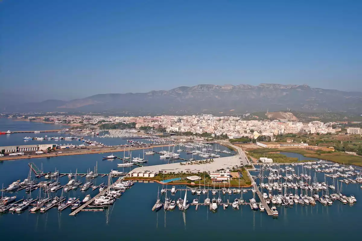 Imatge aèria del port de Sant Carles de la Ràpita. Imatge del 10 de juny del 2021