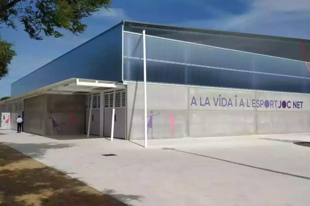 Imatge exterior del polilleuger de l'escola Cèlia Artiga de Reus