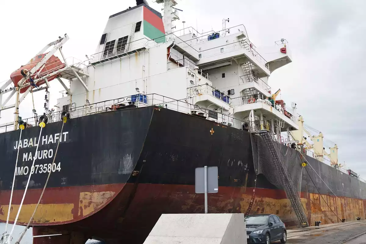 Pla general del vaixell MV Jabal Hafit, situat al moll de Castella Oest del Port de Tarragona que ha carregat 47.141 tones d’alfals