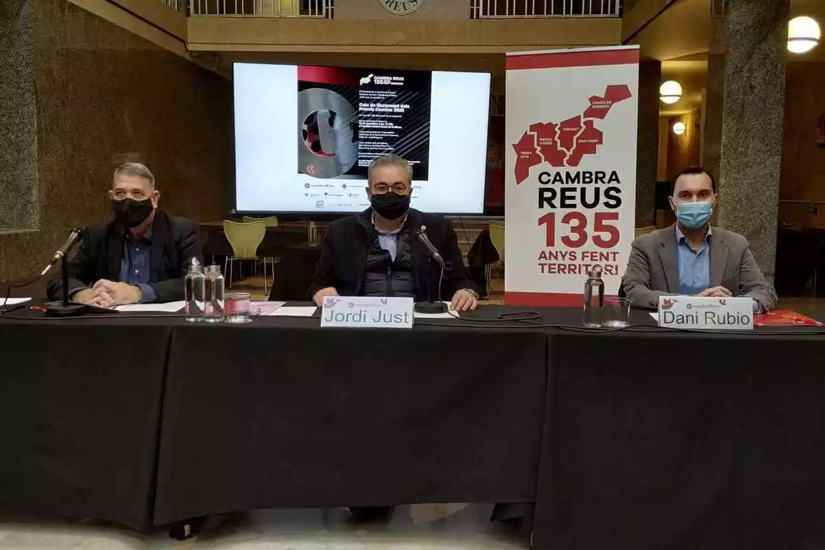 Carles Prats, Jordi Just i Daniel Rubio asseguts en una taula a la Llotja de Reus