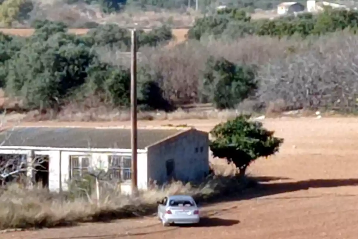 Imatge de la masia on s'ha atrinxerat el pistoler de Tarragona.