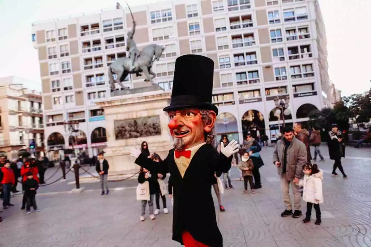L'Home dels Nassos a la plaça del Prim de Reus