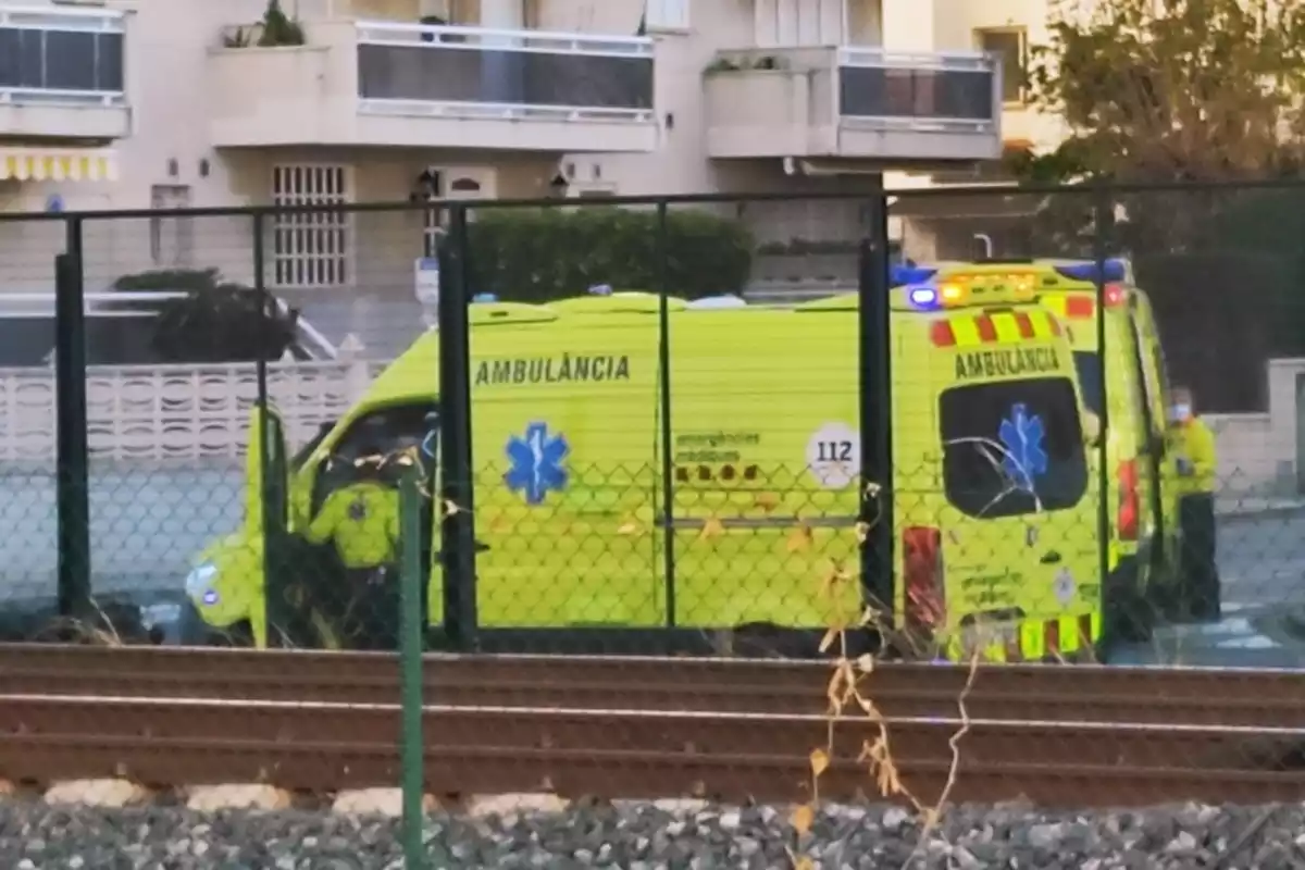 Una ambulància del SEM a Calafell.