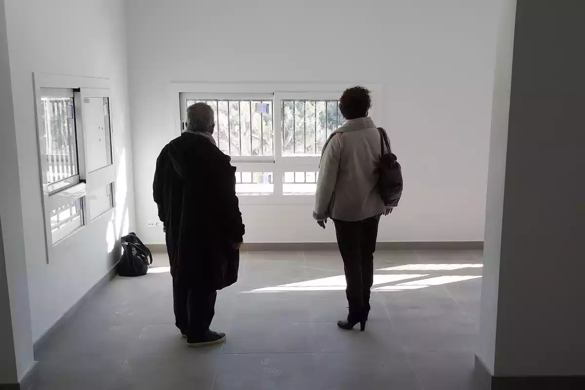 Agnès Ferré visita el reformat local social de Can Gordei.