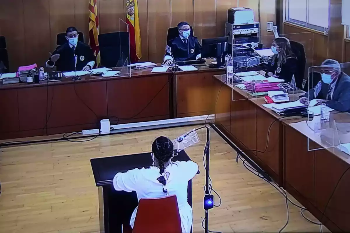 L'acusada de llençar el seu nadó acabat de néixer a Tarragona durant la seva declaració en el primer dia de judici