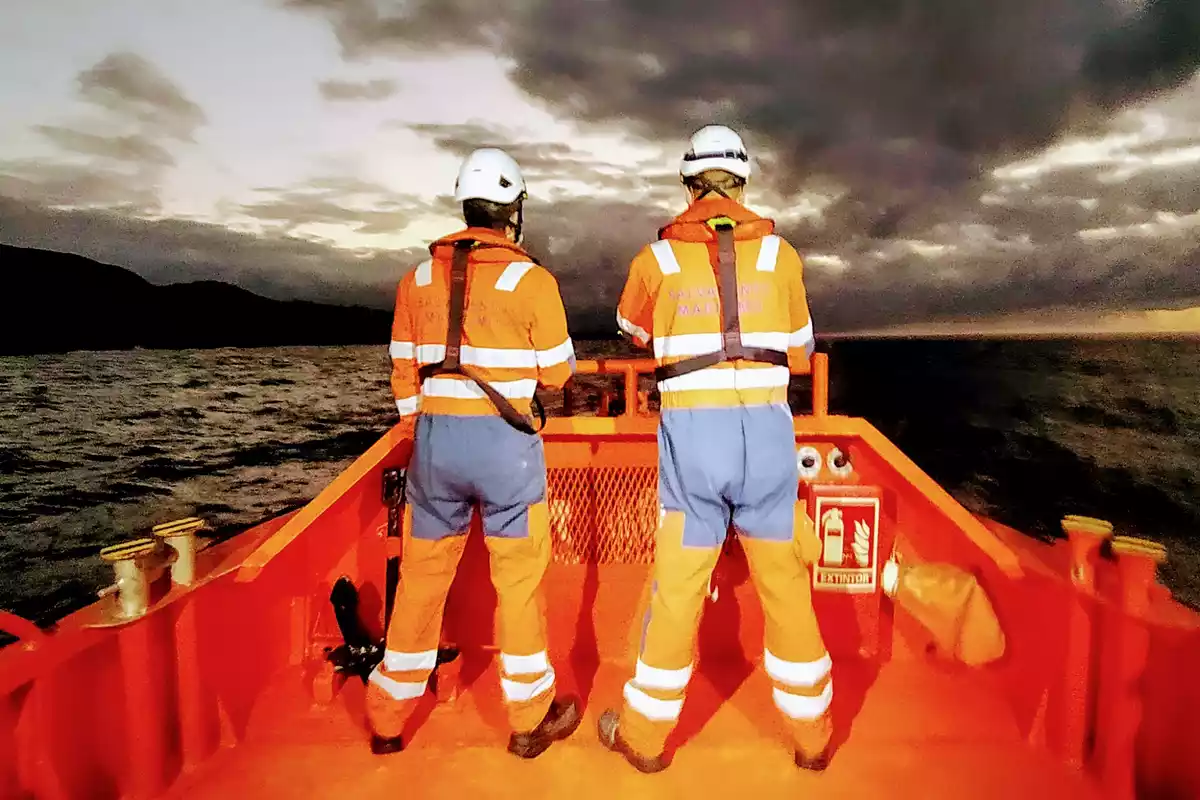 Dos treballadors de Salvament Marítim