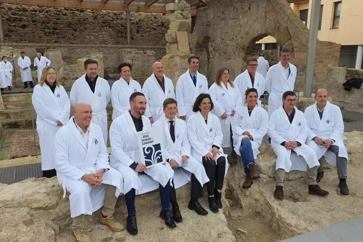 Els representants dels municipis adherits a l'Associació de Viles Termals de Catalunya.