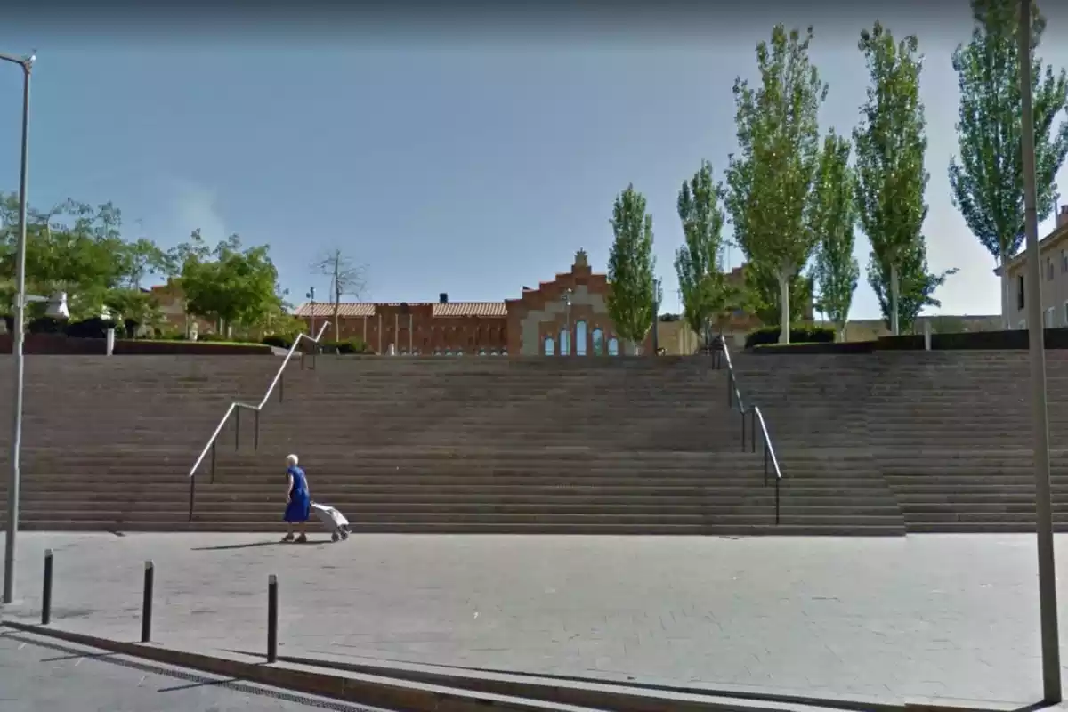 Imatge de la plaça on es troba el pàrquing Jaume I de Tarragona, a la Part Alta de la ciutat