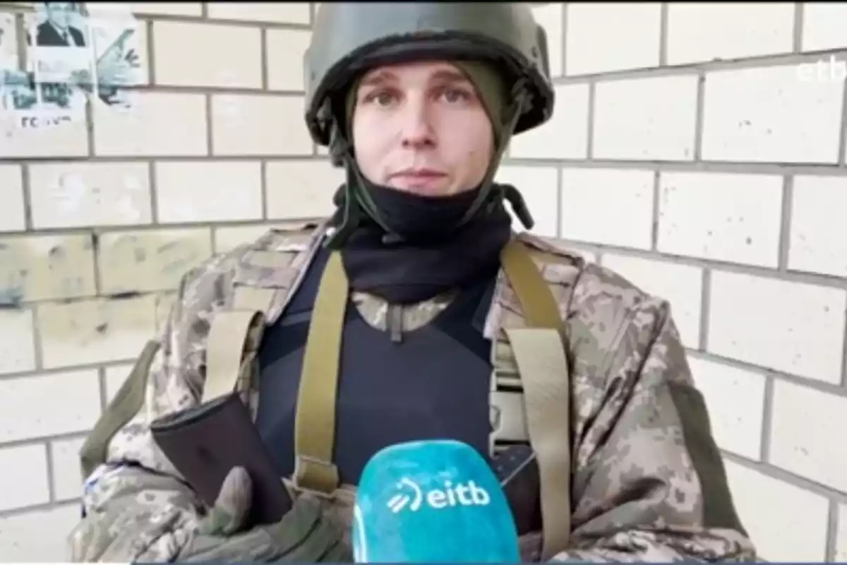 Imatge de Miguel, jove de Segur de Calafell que ha marxat a Ucraïna a lluitar contra l'exèrcit rus, durant l'entrevista amb Euskal Telebista