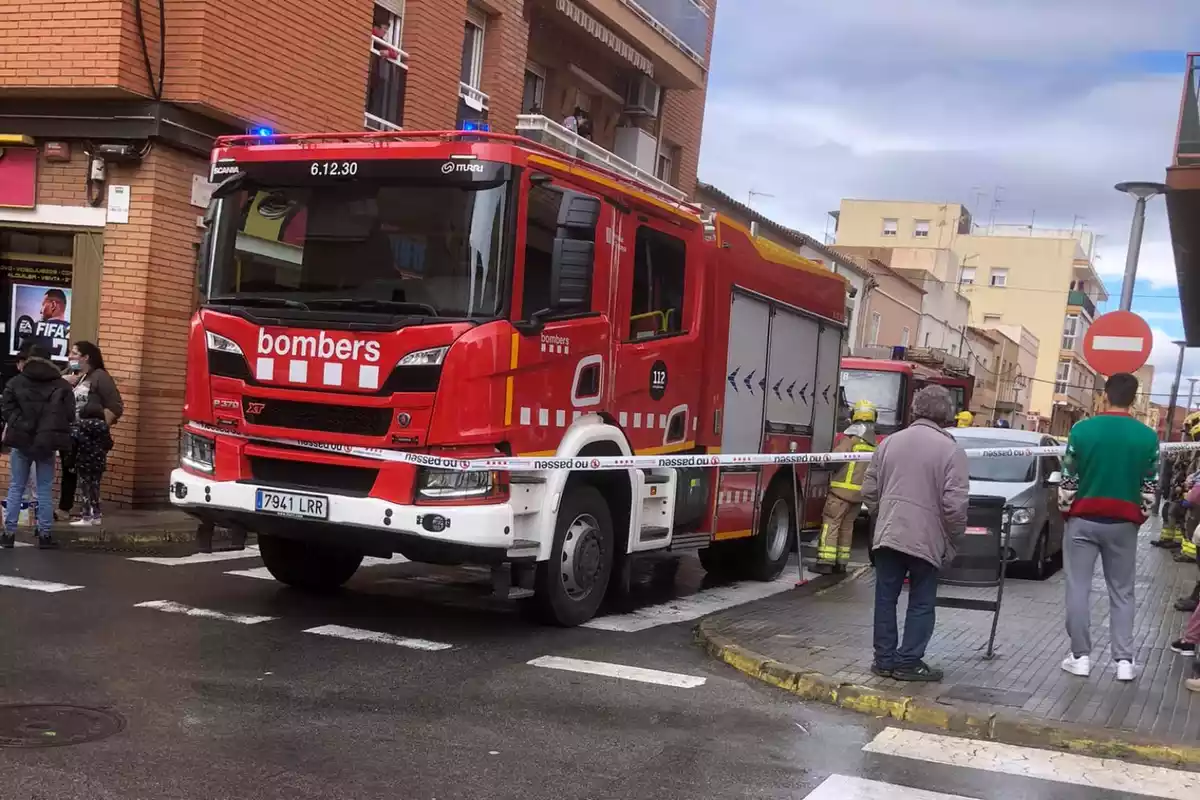 Imatge d'un vehicle dels Bombers de la Generalitat al barri de Bonavista