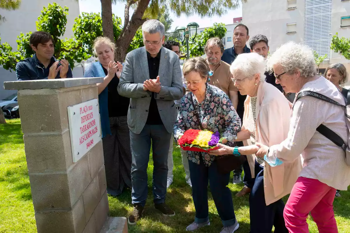 Acte de descoberta d'una placa que dona nom a una plaça de Tarragona en homenatge als deportats de la ciutat en camps nazis