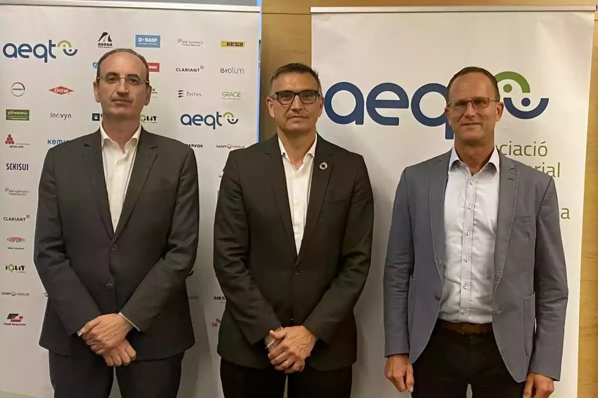 Imatge del nou president de l'AEQT, Ignasi Cañagueral, amb els seus vicepresidents