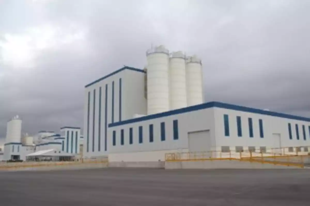 La fàbrica Omy Clariana, situada al polígon de l'Arboç.