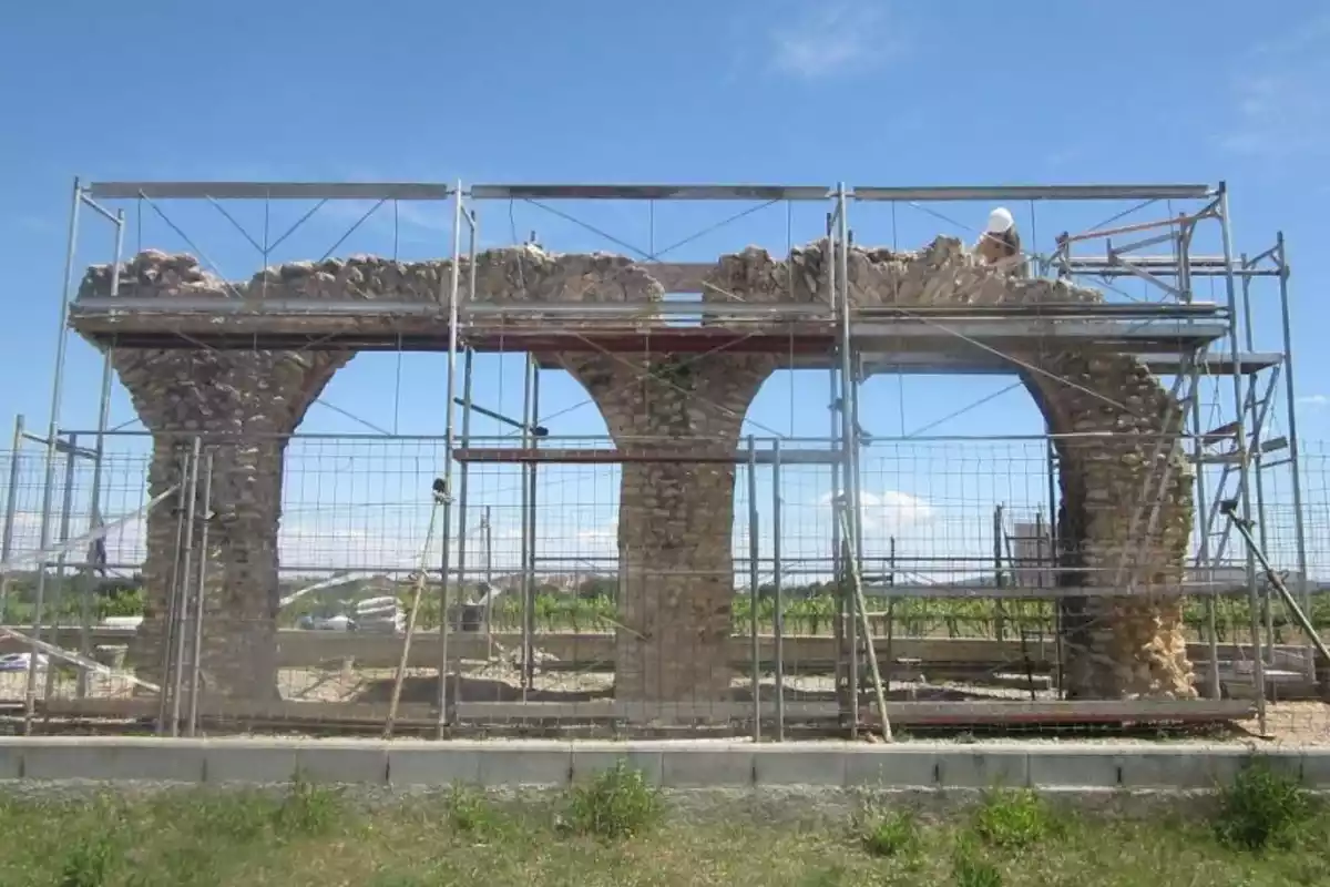 L'aqüeducte dels Arcs de Sant Jaume, en obres.