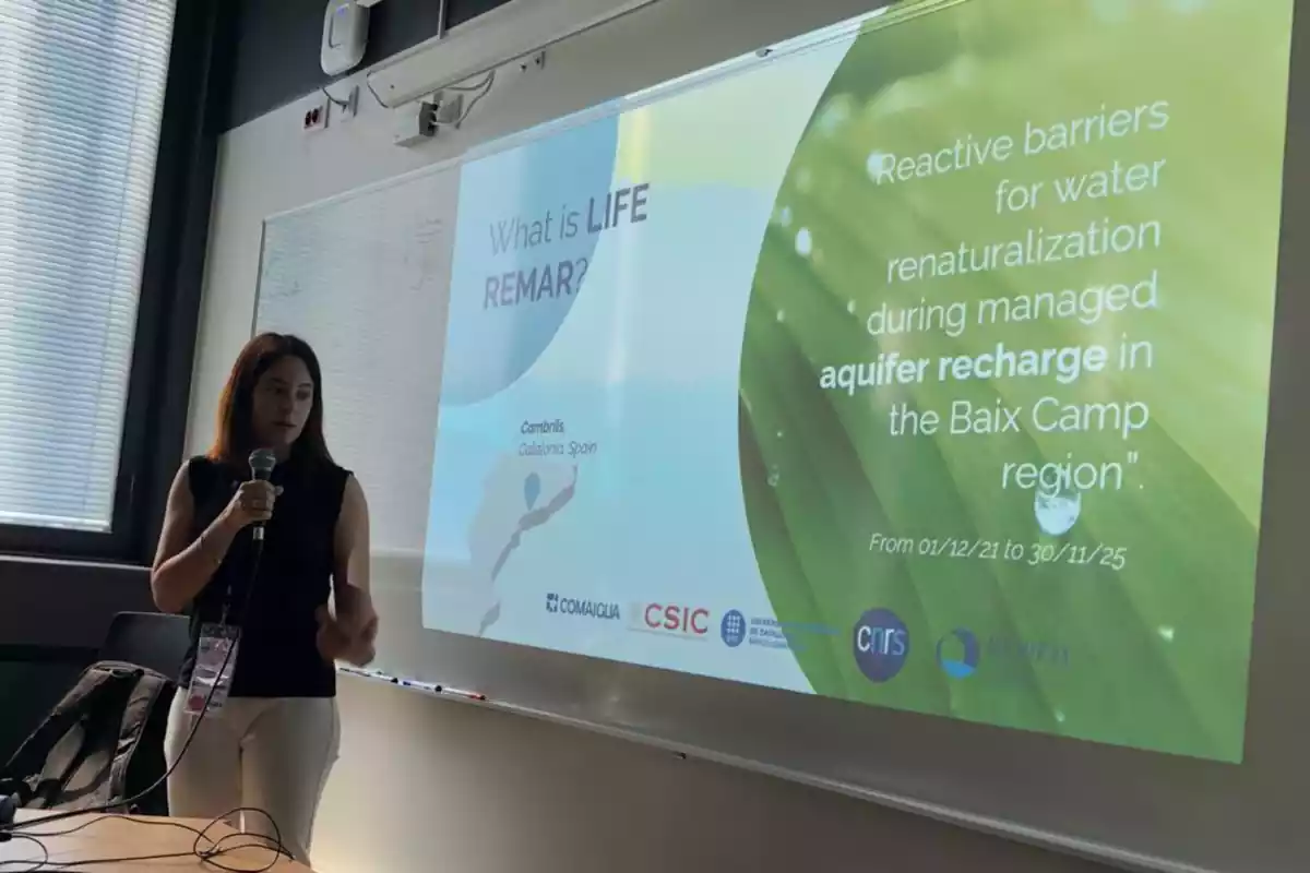 Sara Bagés durant la presentació del projecte LIFE REMAR a la Sorbona de París