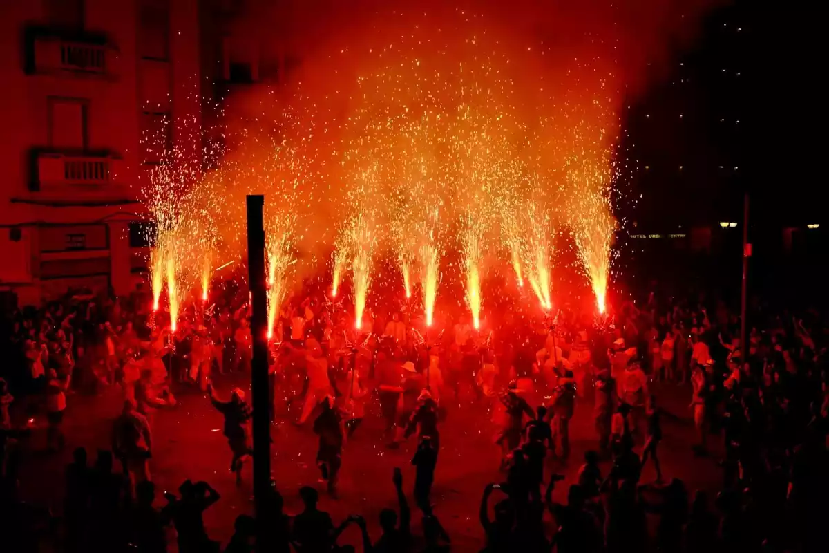 Imatge dels grups de foc de Tarragona durant el Sant Joan de l'any 2019