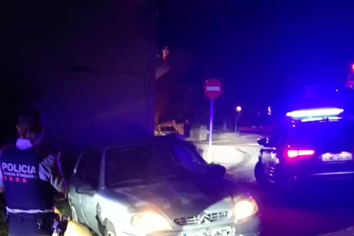 Els Mossos d'Esquadra detenen el conductor d'un cotxe a Falset
