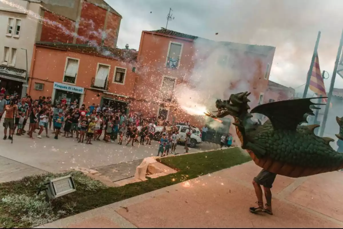 Imatge del Drac del Morell durant la jornada de Festa Major d'aquest divendres