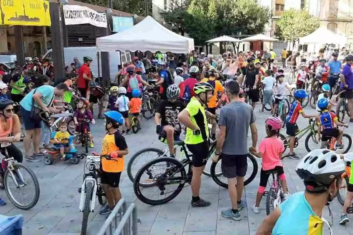 Ciclistes al Pati de Valls