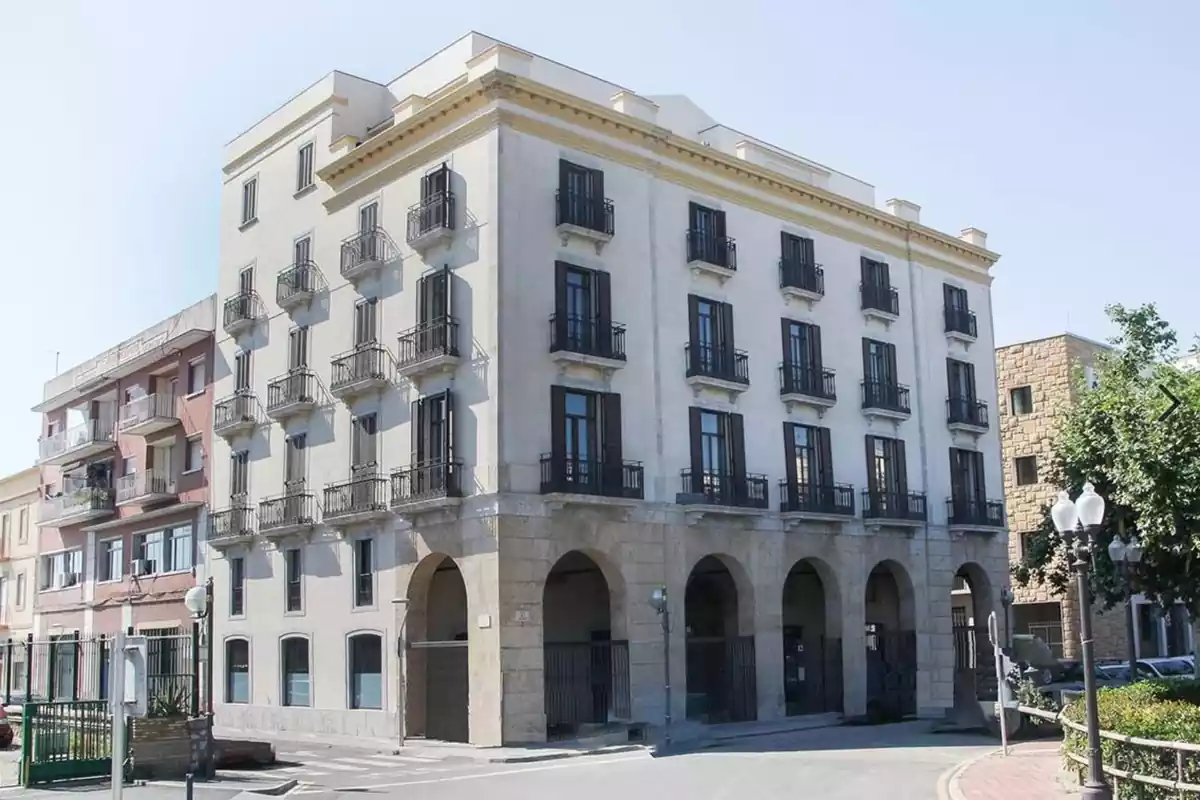 Imatge d'un edifici d'apartaments turístics a la plaça dels Carros de Tarragona