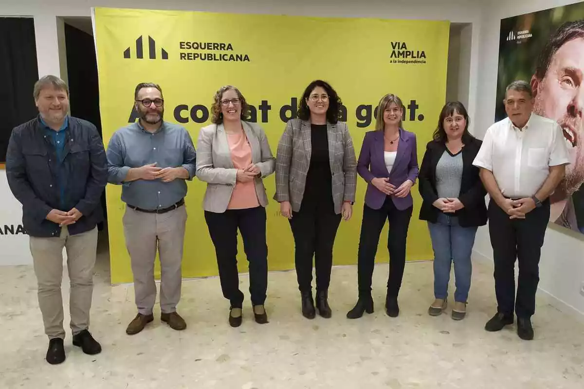 Foto de família del grup municipal d'ERC a l'Ajuntament de Reus amb la presidenta local