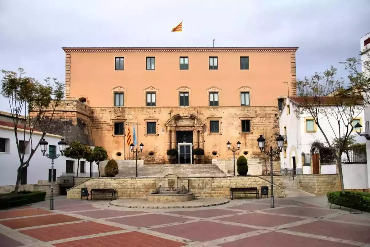 Imatge de l'Ajuntament de Torredembarra, a la plaça del Castell