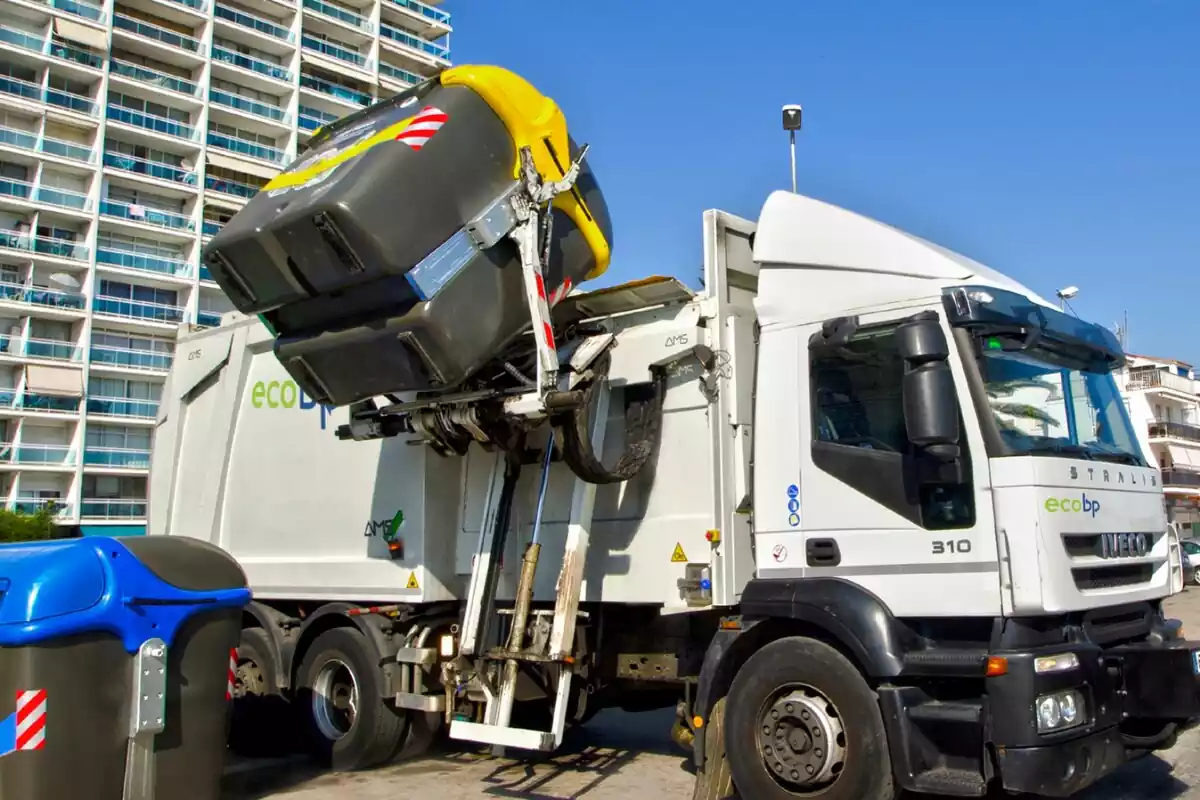 Un camió de la recollida de residus d'EcoBP.