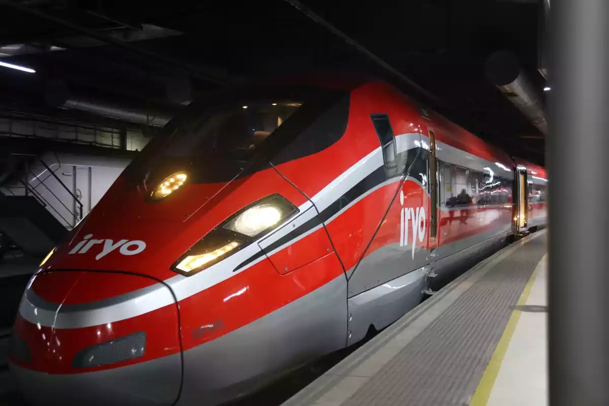El primer tren de l'operadora Iryo en realitzar el trajecte a la línia d'alta velocitat entre Barcelona i Madrid