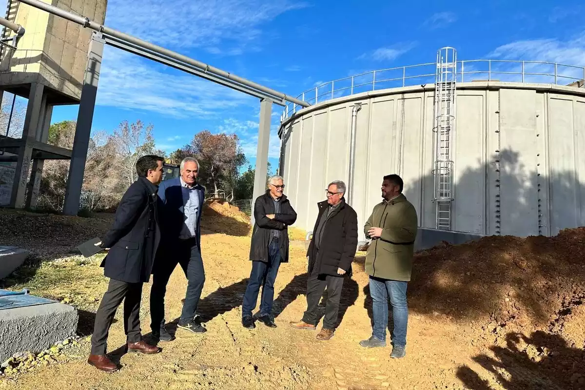 Imatge de la visita d'obres al dipòsit d'aigua del Pujol de Torredembarra