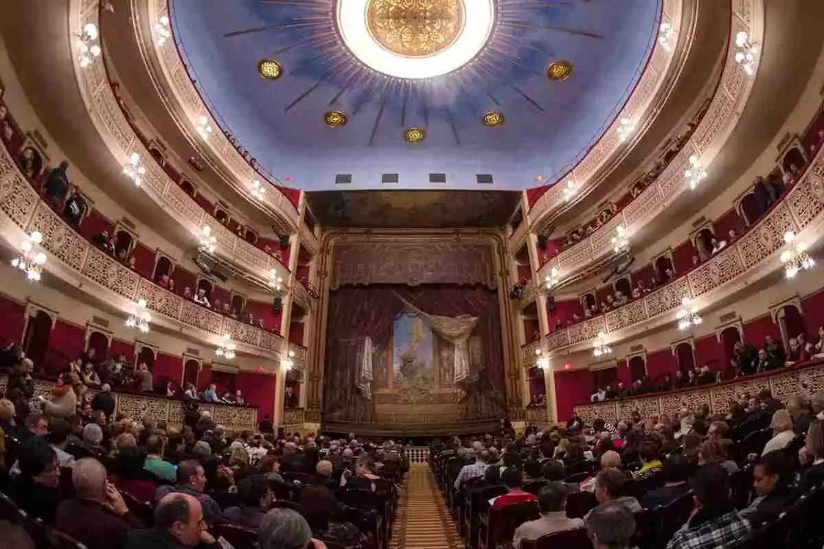 Imatge del Teatre Fortuny ple de públic